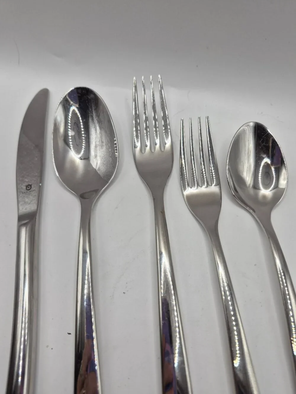 Danialli 18/10 Stainless Steel Flatware Set - Five Pieces Knife Forks & Spoons
